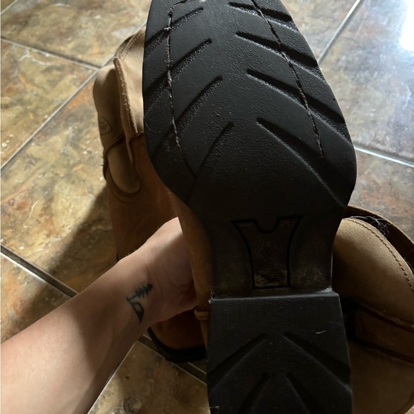 Soft top ariat men’s cowboy boots - Picture 3 of 4